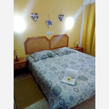 Апартаменты One Bedroom At 300 M Away From The Beach With View Furnished Balcony And Wifi